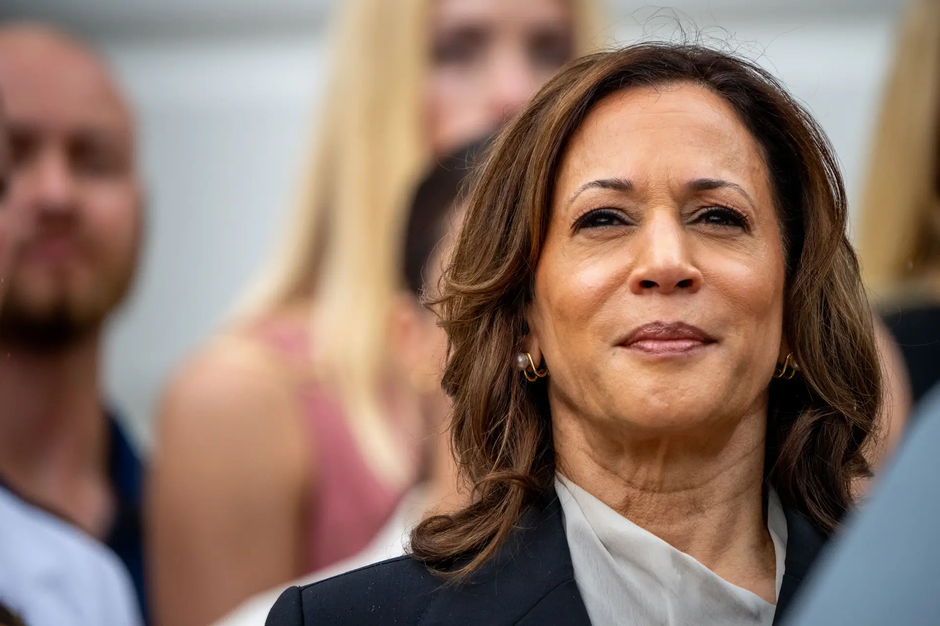 "Orgulhosa" e "ansiosa", Kamala Harris obtém apoio suficiente para garantir nomeação