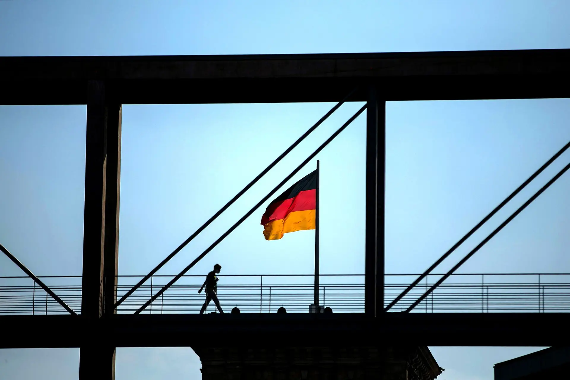 Uma economia envelhecida, burocrática e presa ao fax: o 'panzer' alemão precisa de ir à revisão?
