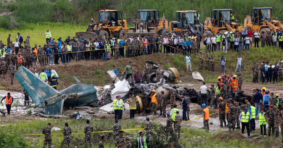 Nepal: avião despenha-se ao levantar voo e faz 18 mortos