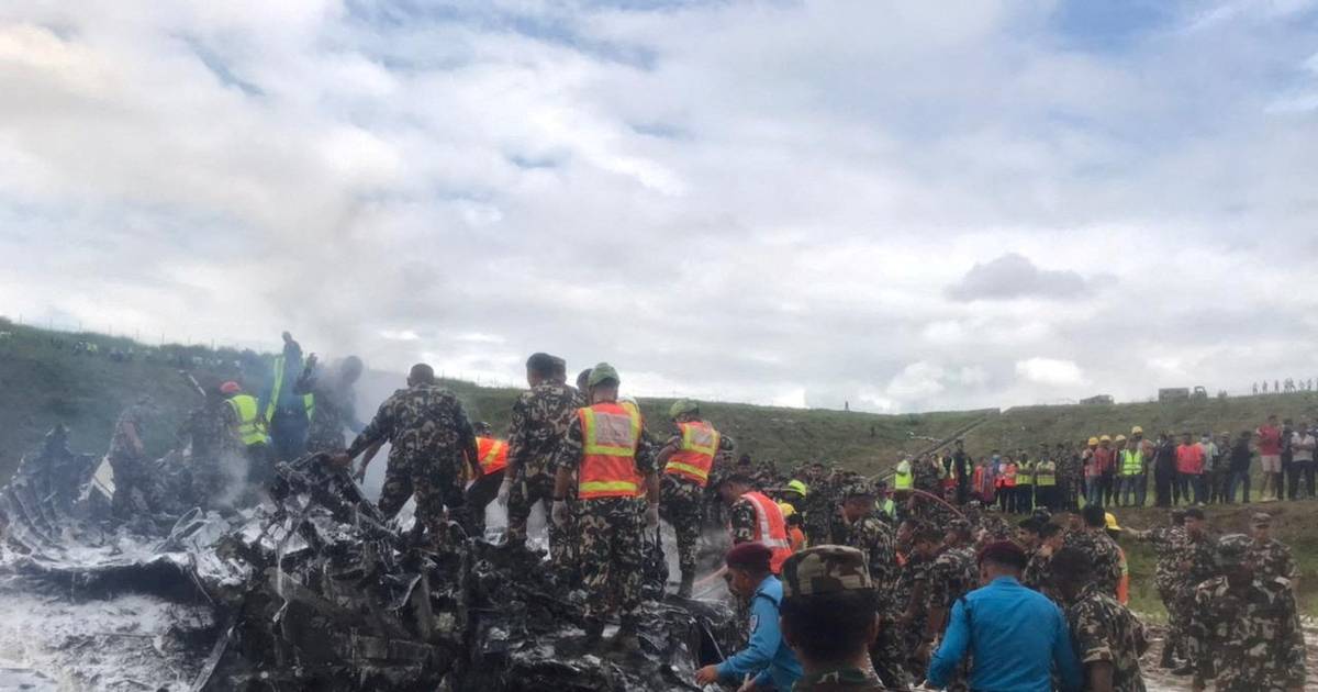Nepal: avião despenha-se ao levantar voo com 19 pessoas a bordo