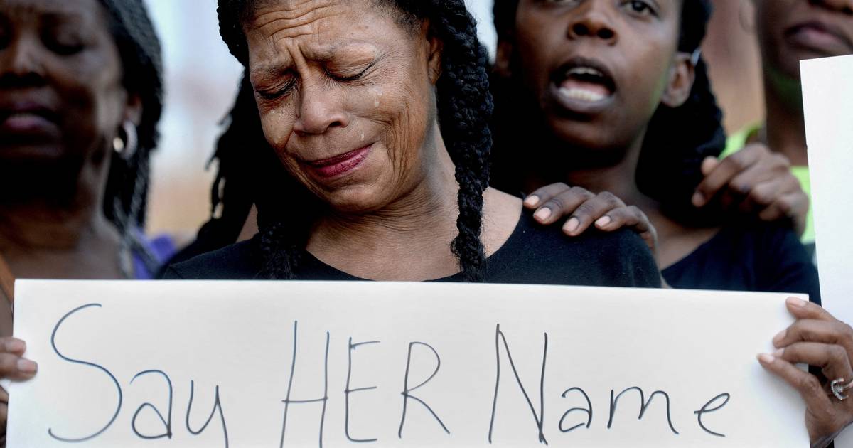 Mulher negra assassinada por polícia no Illinois em casa depois de pedir ajuda: família acusa autoridades de tentarem encobrir a morte
