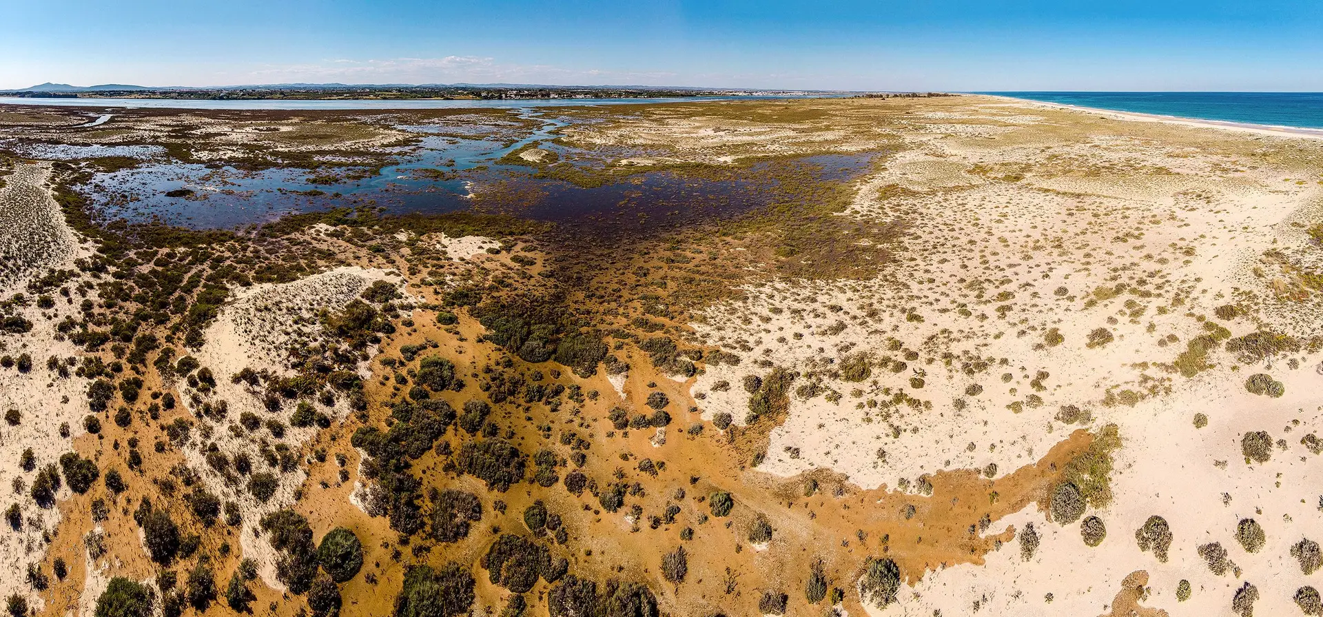 Teixeira Duarte colocou terreno na ilha de Tavira à venda. Só que hoje é proibido construir naquele local
