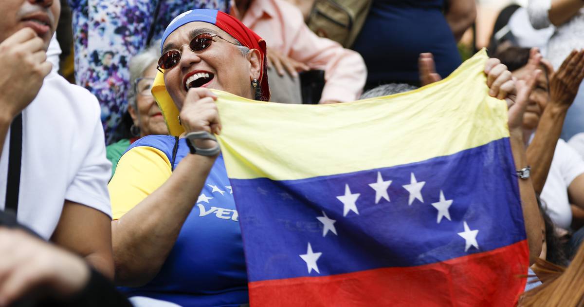 Venezuela: Eleições decorrem com boa adesão na Madeira e eleitores confiantes numa 