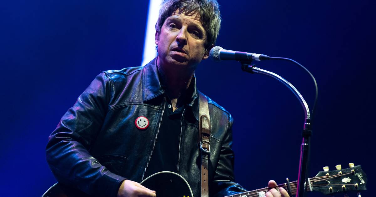“Queres que a tua filha toque guitarra comigo, és maluca? Isto não é um programa de talentos”: Noel Gallagher ‘dispara’ em concerto