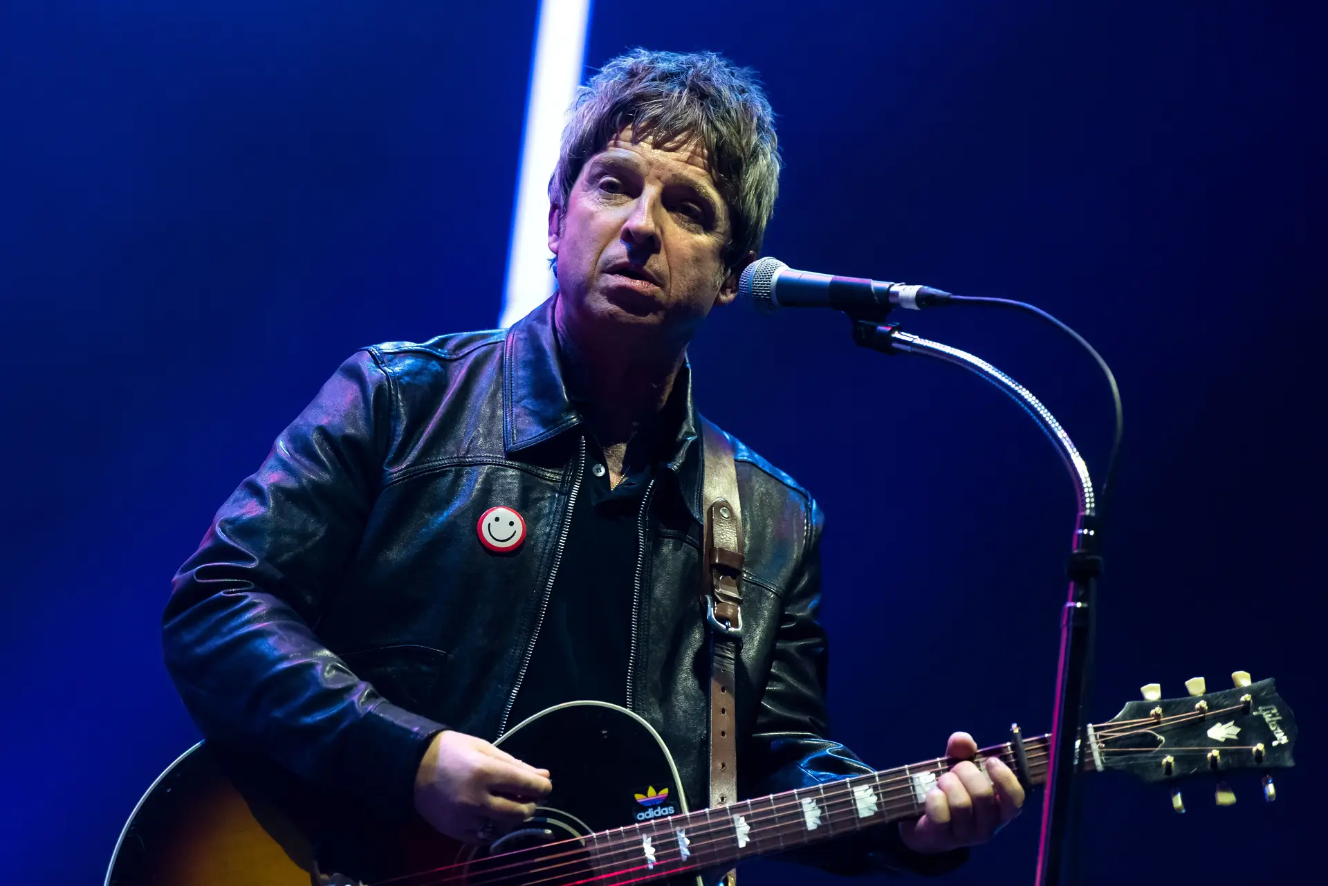 “Queres que a tua filha toque guitarra comigo, és maluca? Isto não é um programa de talentos”: Noel Gallagher ‘dispara’ em concerto