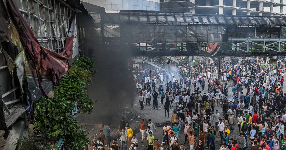 Quotas, protestos, repressão policial e ‘apagões’ na internet: o que se passa no Bangladesh?