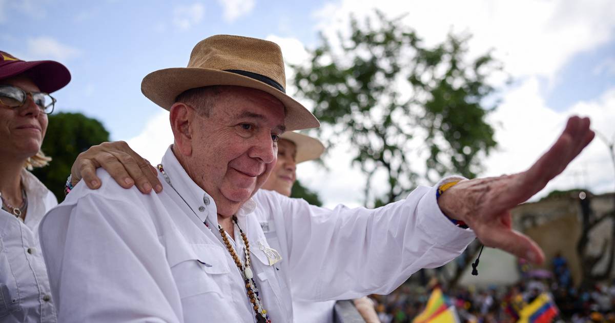 Quase 30 ex-chefes de Estado pedem ao Brasil e à Colômbia para reconhecerem candidato da oposição venezuelana como presidente