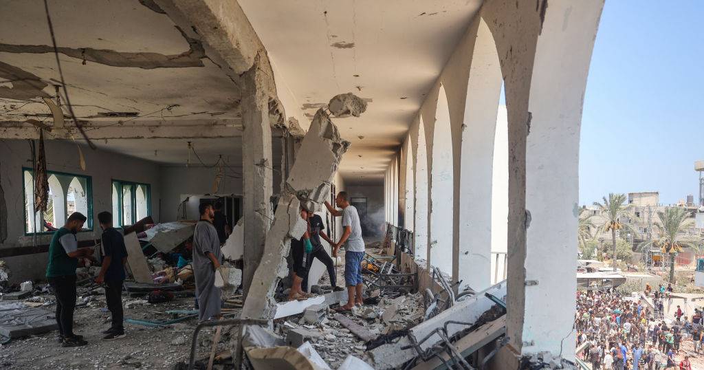 Ataque israelita a uma escola em Gaza mata pelo menos 30 pessoas