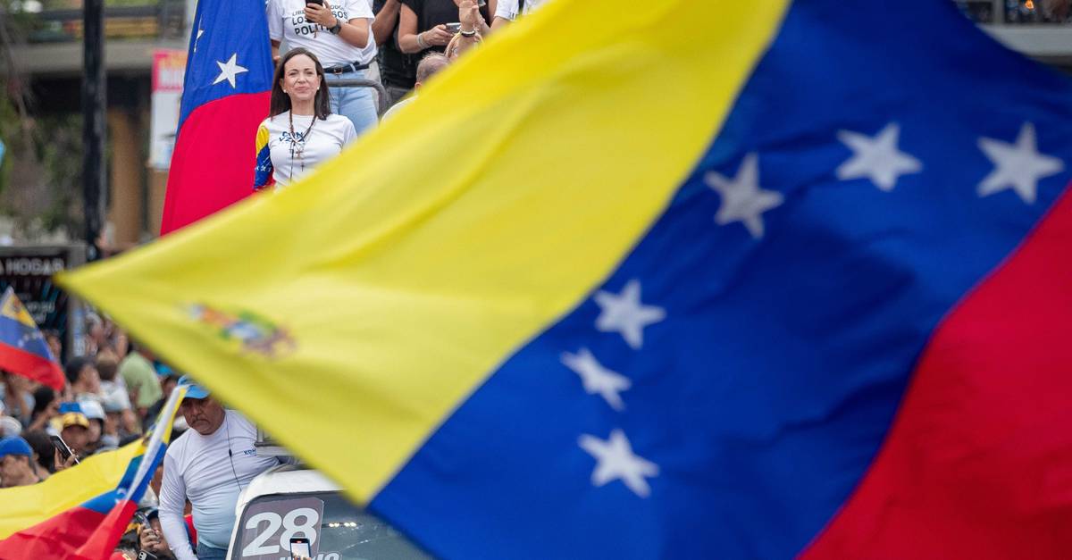 Centros de votação na Venezuela começam a abrir para as eleições presidenciais