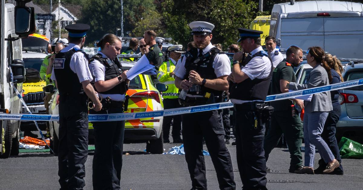 Duas crianças morreram e nove ficaram feridas num ataque com faca em Inglaterra