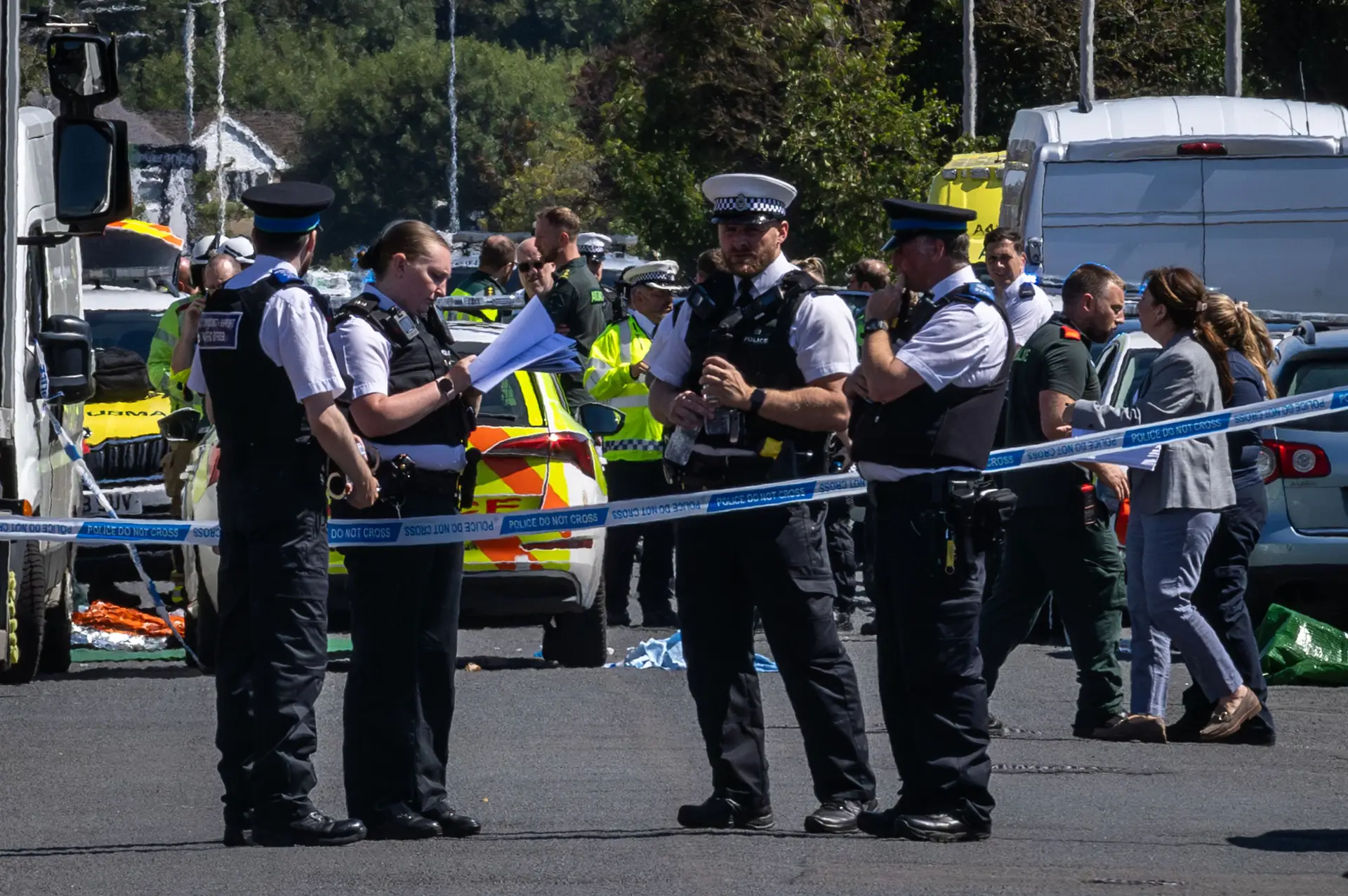 Duas crianças morreram e nove ficaram feridas num ataque com faca em Inglaterra