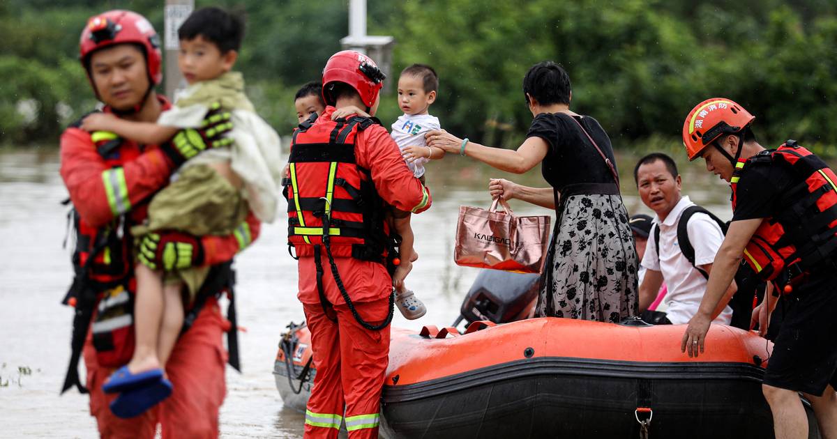 Mais de 3800 pessoas retiradas depois de barragem rebentar no centro da China