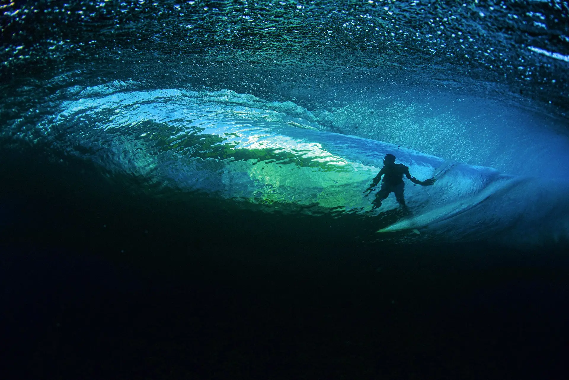 Poderá a onda perfeita nascer numa piscina? A tecnologia que promete revolucionar o surf está a chegar a Portugal