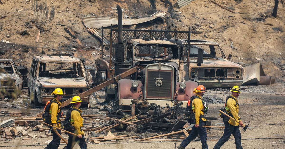 Mais de 4800 bombeiros combatem o pior incêndio deste ano na Califórnia