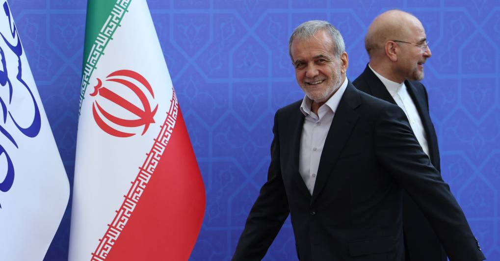 Masoud Pezeshkian: a tomada de posse do novo Presidente reformista do Irão em oito momentos