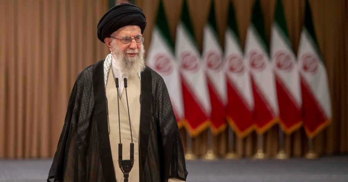 Líder supremo do Irão ameaça castigar Israel pela morte de Haniyeh; hutis vão apoiar Hamas e China e Catar condenam ataque