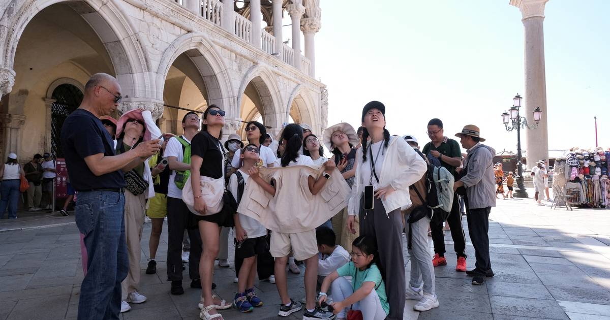 Vai visitar Veneza? Há limite de número de turistas por grupo e megafones estão proibidos nas excursões