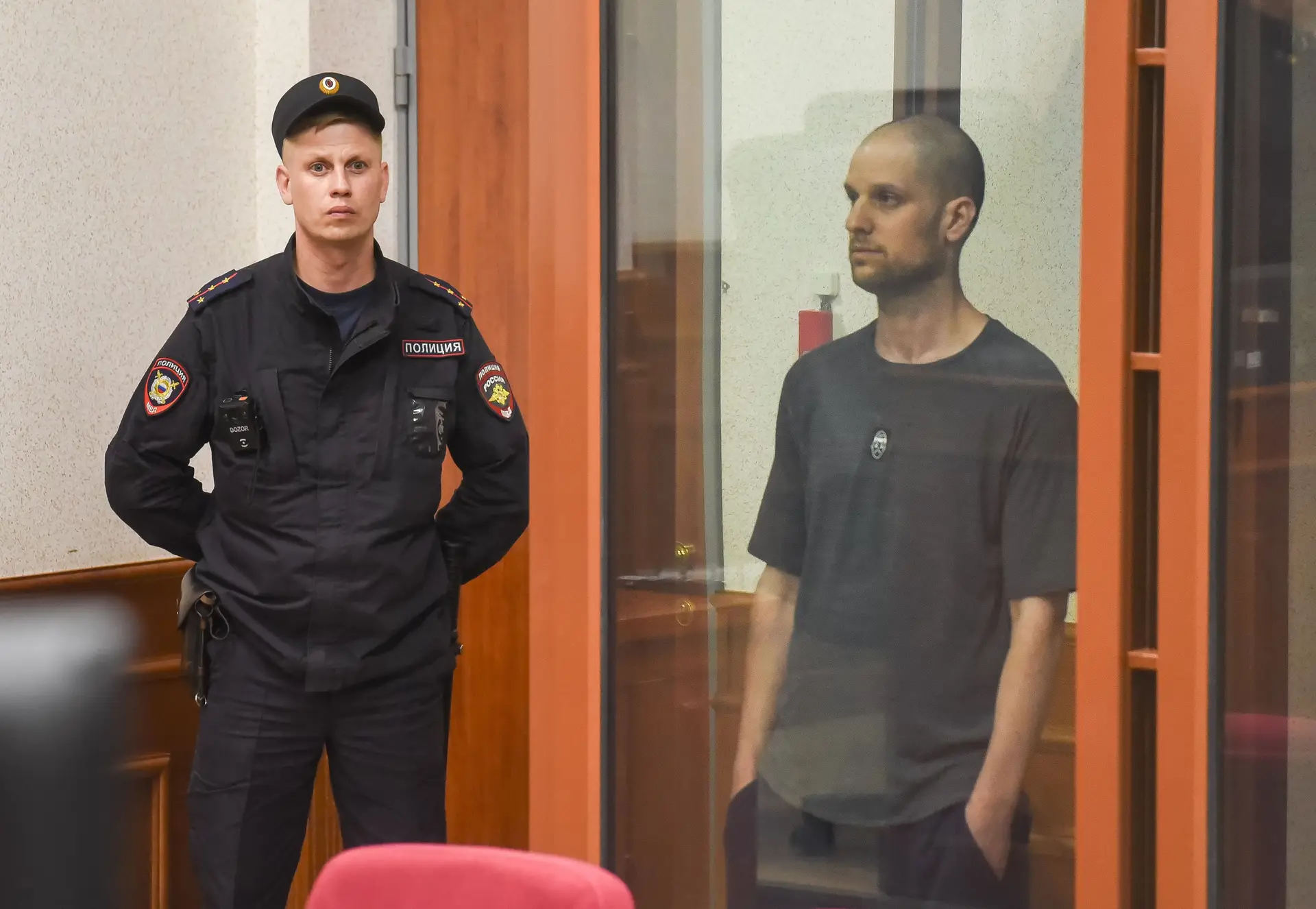 Rússia liberta ativistas, artistas e jornalistas; Estados Unidos libertam espiões, piratas informáticos e um assassino