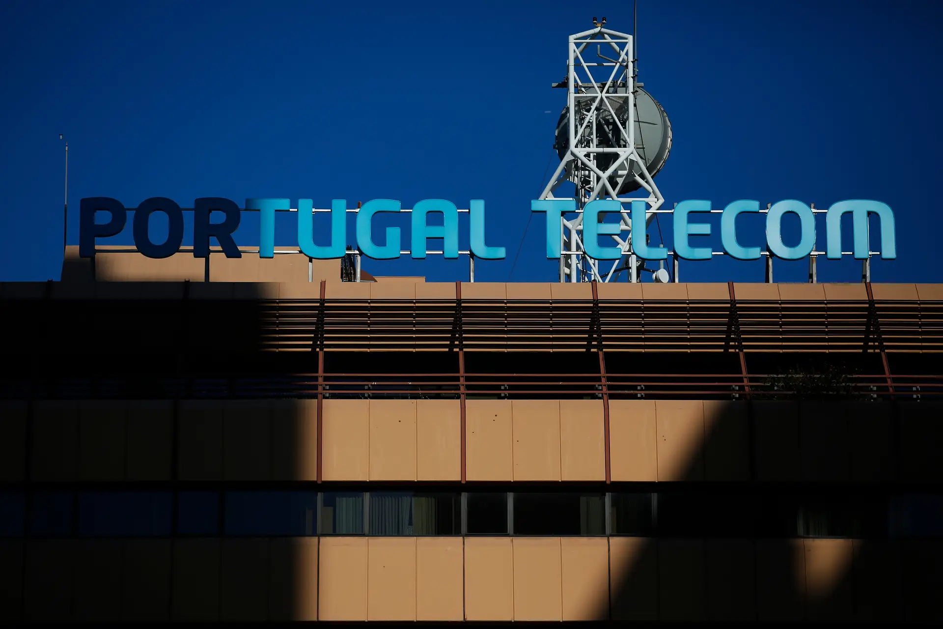 Colapso do BES: Ao serviço dos interesses do GES, a PT ajoelhou