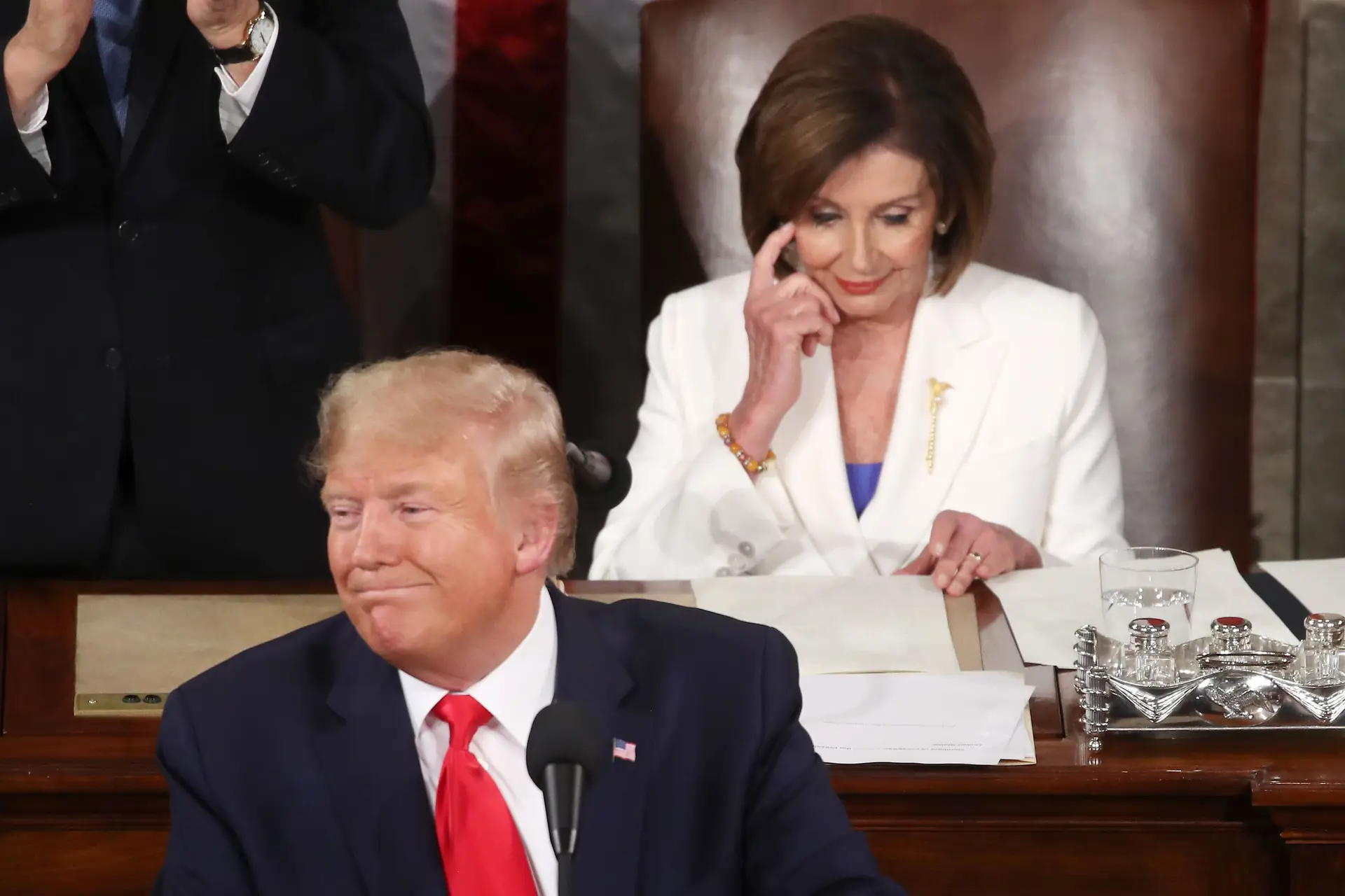 Vários médicos mostraram-se “profundamente preocupados” com a saúde mental de Trump, revela Nancy Pelosi