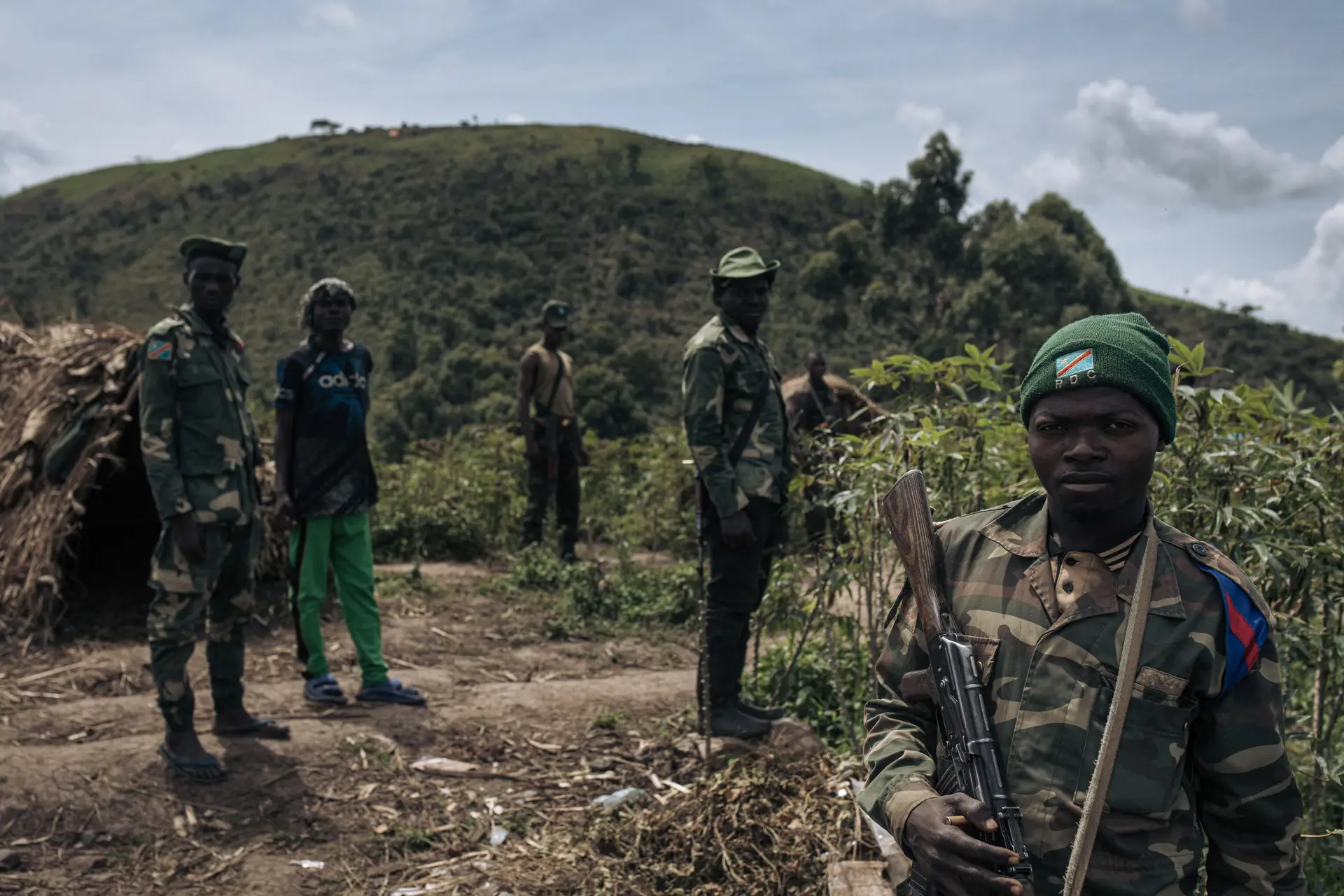 Forças da República Democrática do Congo na linha da frente junto a uma cidade controlada pelos rebeldes do M23, na província de Kivu do Norte