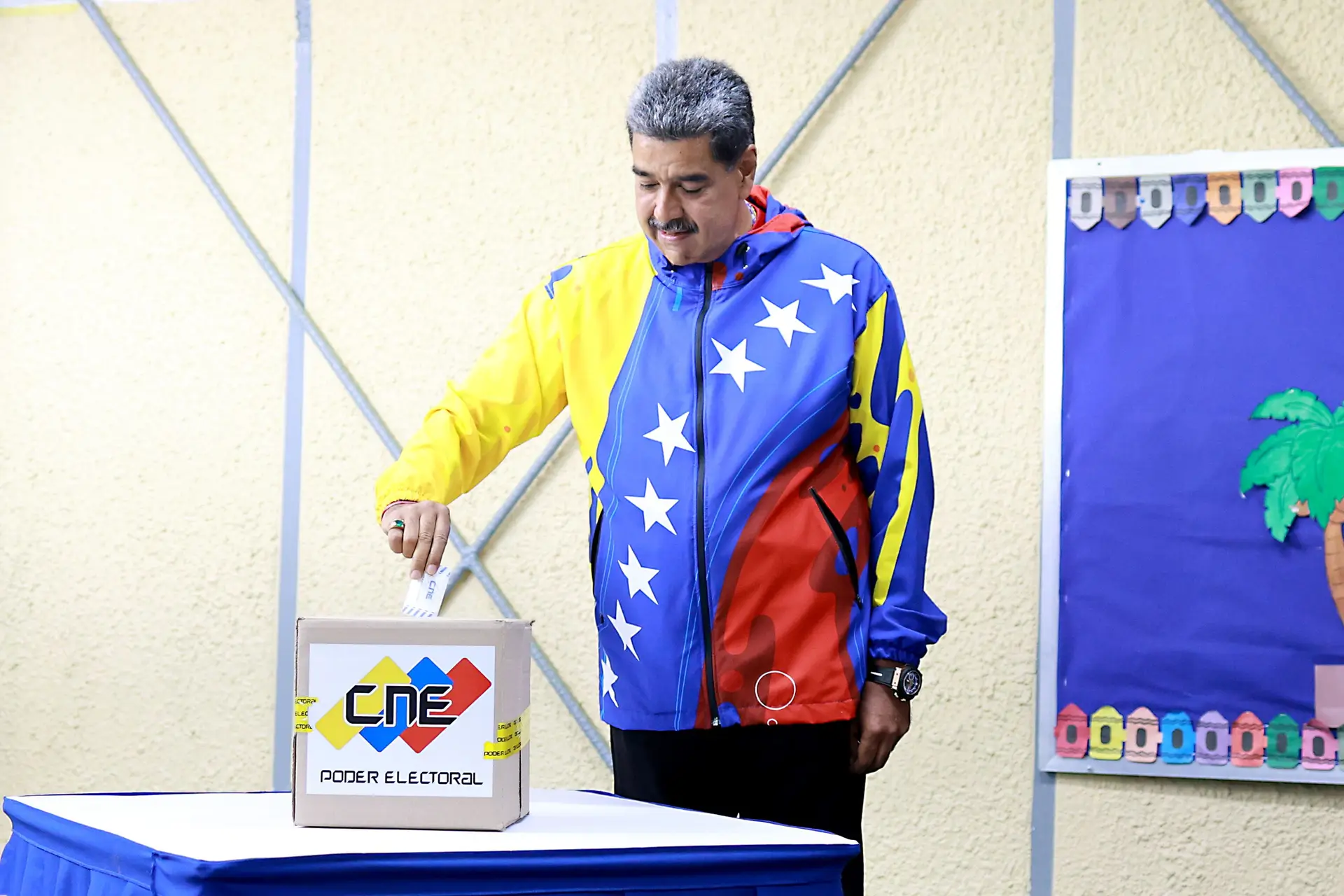 Venezuela: Supremo declara Maduro vencedor das eleições, oposição rejeita decisão