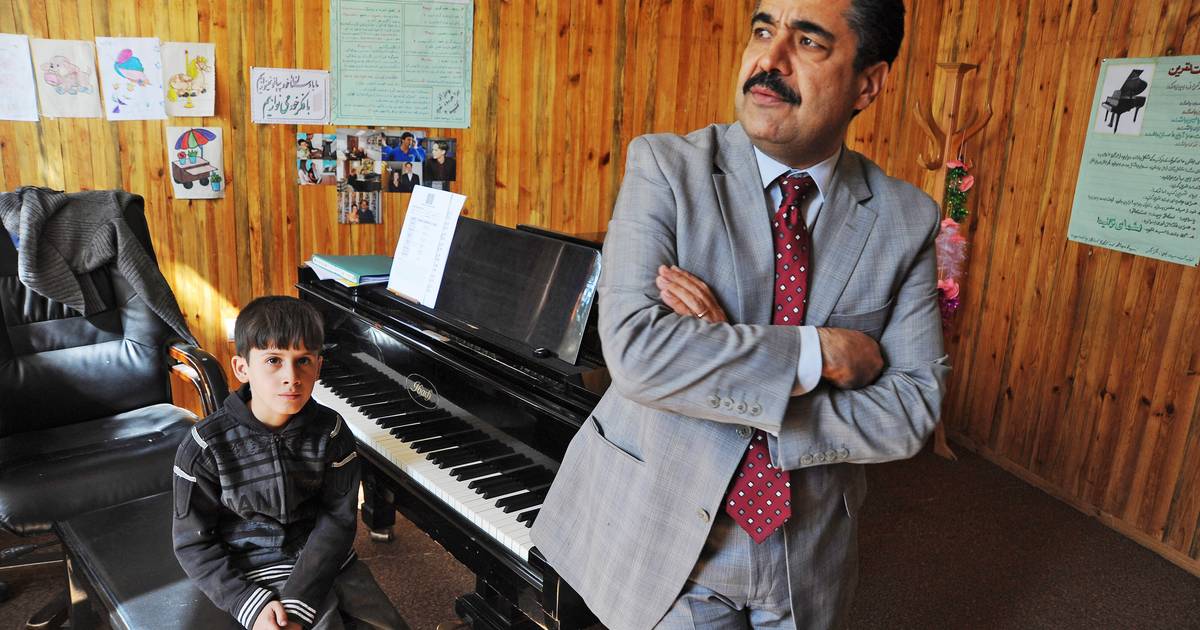 “Tentaram silenciar-nos, mas estamos mais fortes e tocamos ainda mais alto”: os músicos afegãos que fugiram para Portugal