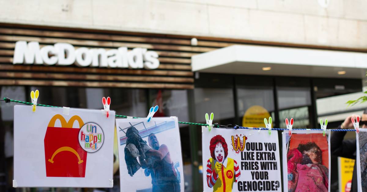 Ataques a lojas, apelos a boicotes: Coca-Cola, KFC, Starbucks e Pizza Hut perdem mercado nos países muçulmanos