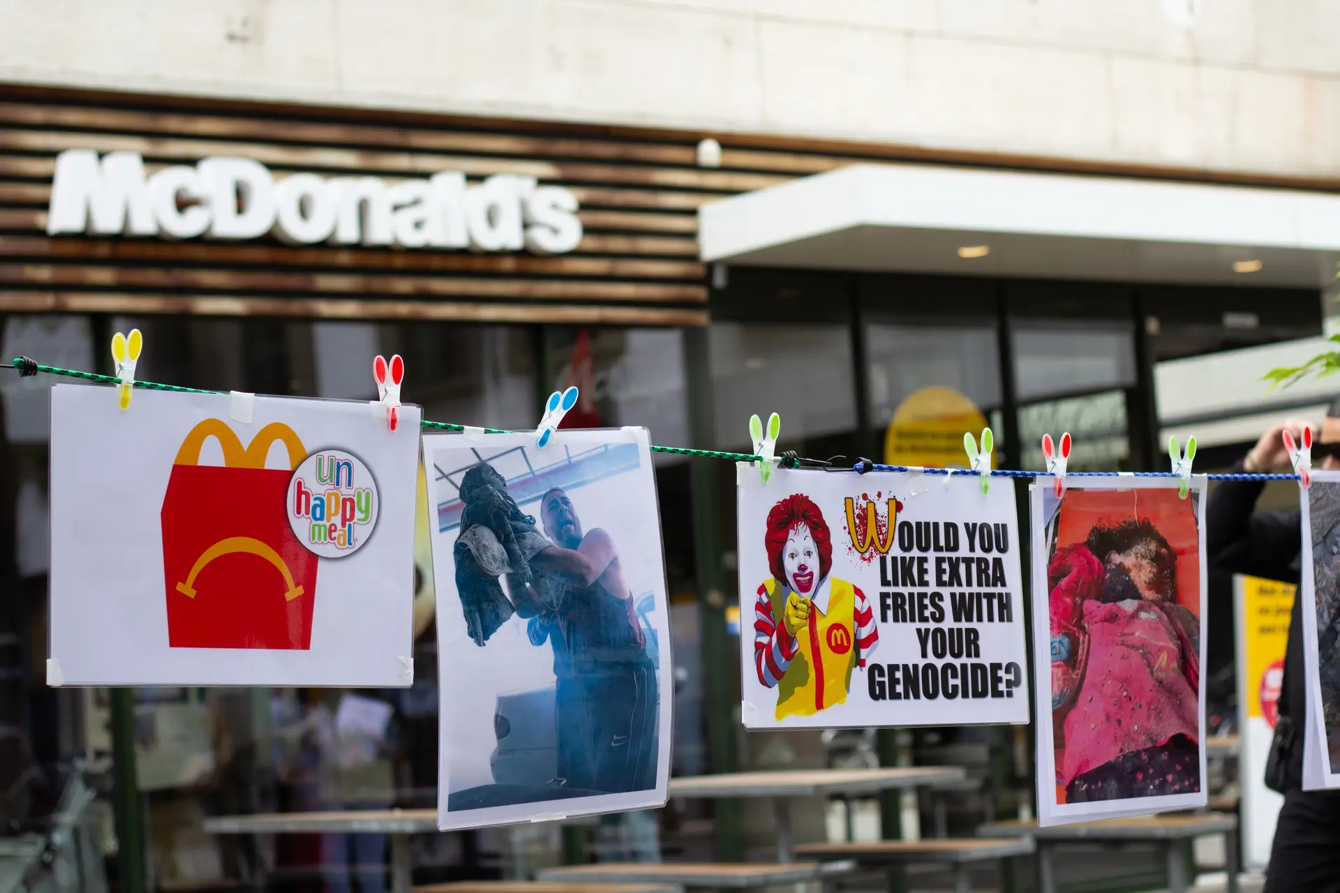 Ataques a lojas, apelos a boicotes: Coca-Cola, KFC, Starbucks e Pizza Hut perdem mercado nos países muçulmanos