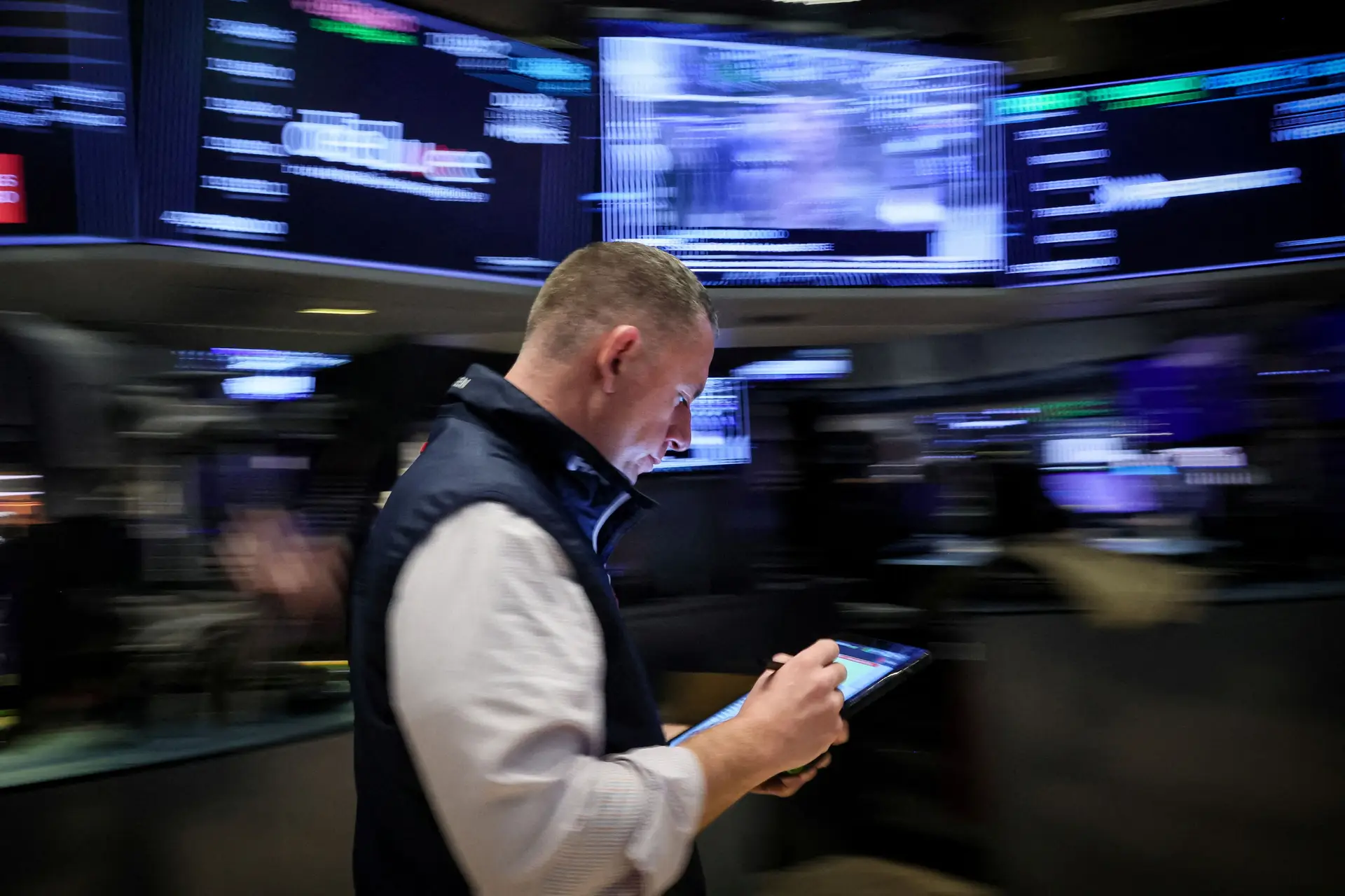 Wall Street sofre queda acentuada com medo de recessão nos EUA e subida do iene