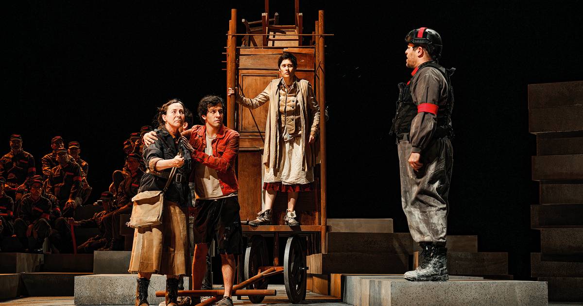 “Mãe Coragem”, de Brecht, nas Ruínas do Carmo: um teatro de guerra que “não quer pôr a guerra em cima de todos”