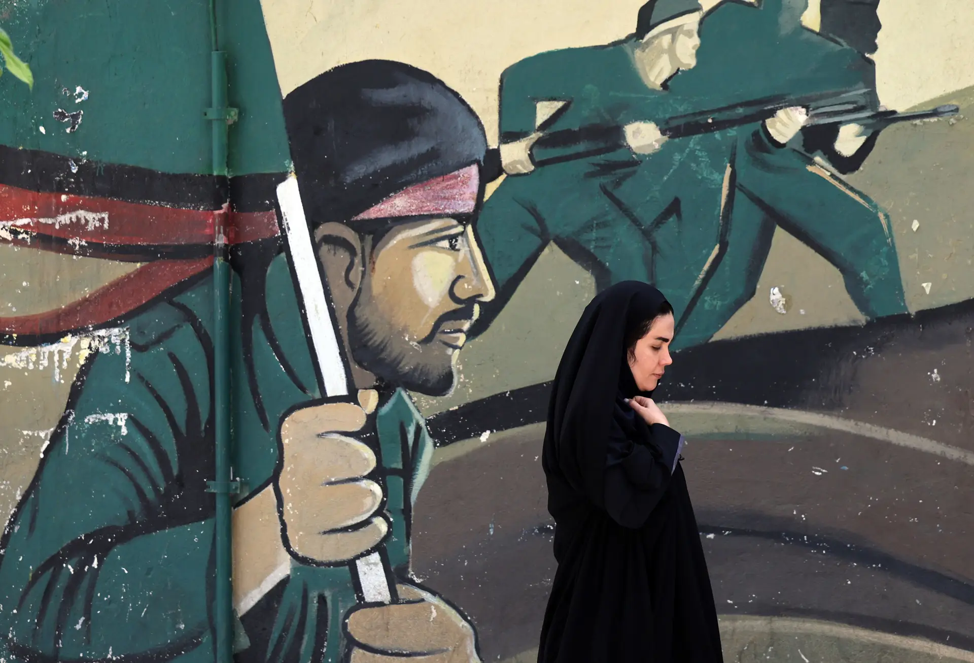 Mural revolucionário na Praça da Palestina, em Teerão