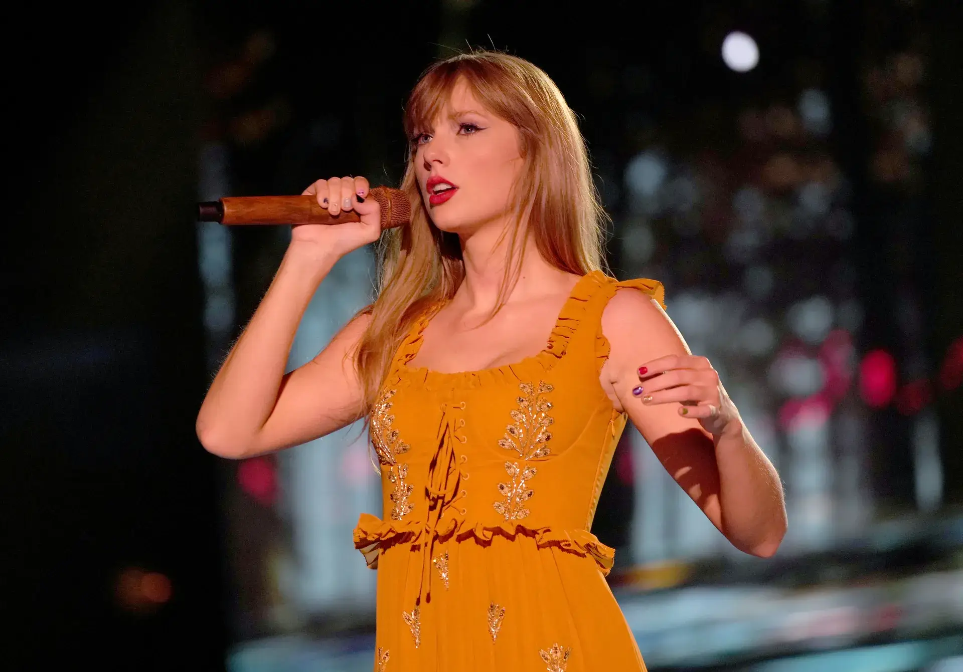 Taylor Swift explica silêncio após ameaça de atentado: "Preferi proteger o quase meio milhão de pessoas que foi ver-me a Londres"