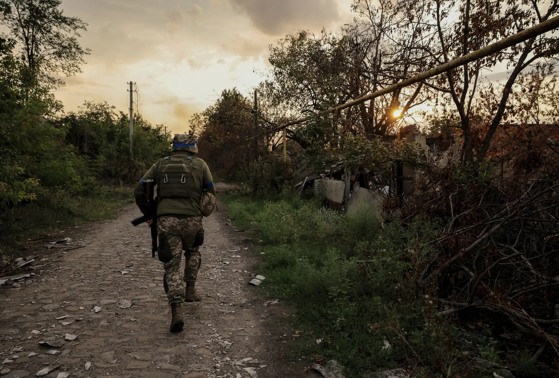 Soldados ucranianos na linha da frente, perto de Chasiv Yar, na região de Donetsk