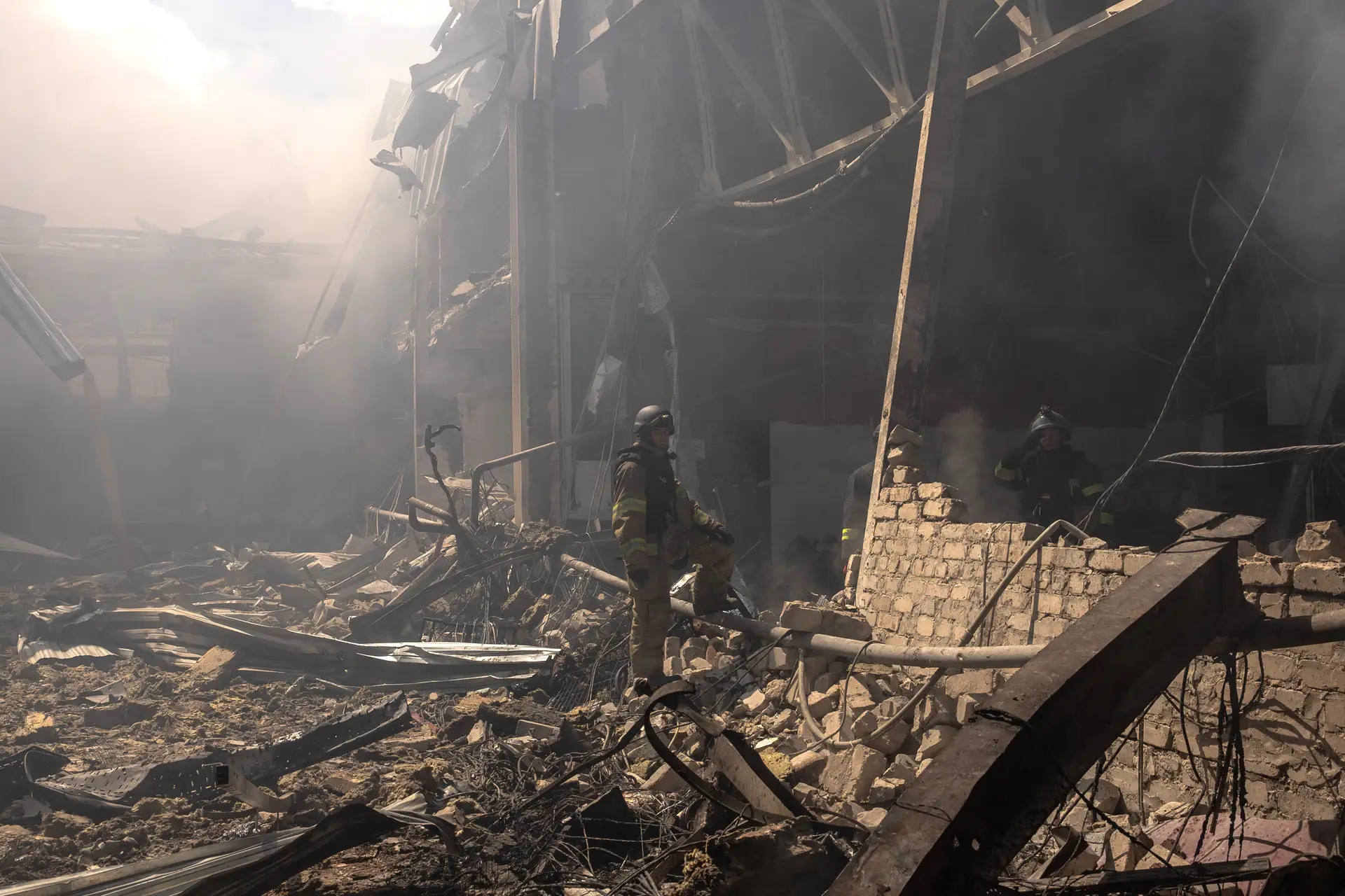 Ataque russo a supermercado em Donetsk, na Ucrânia