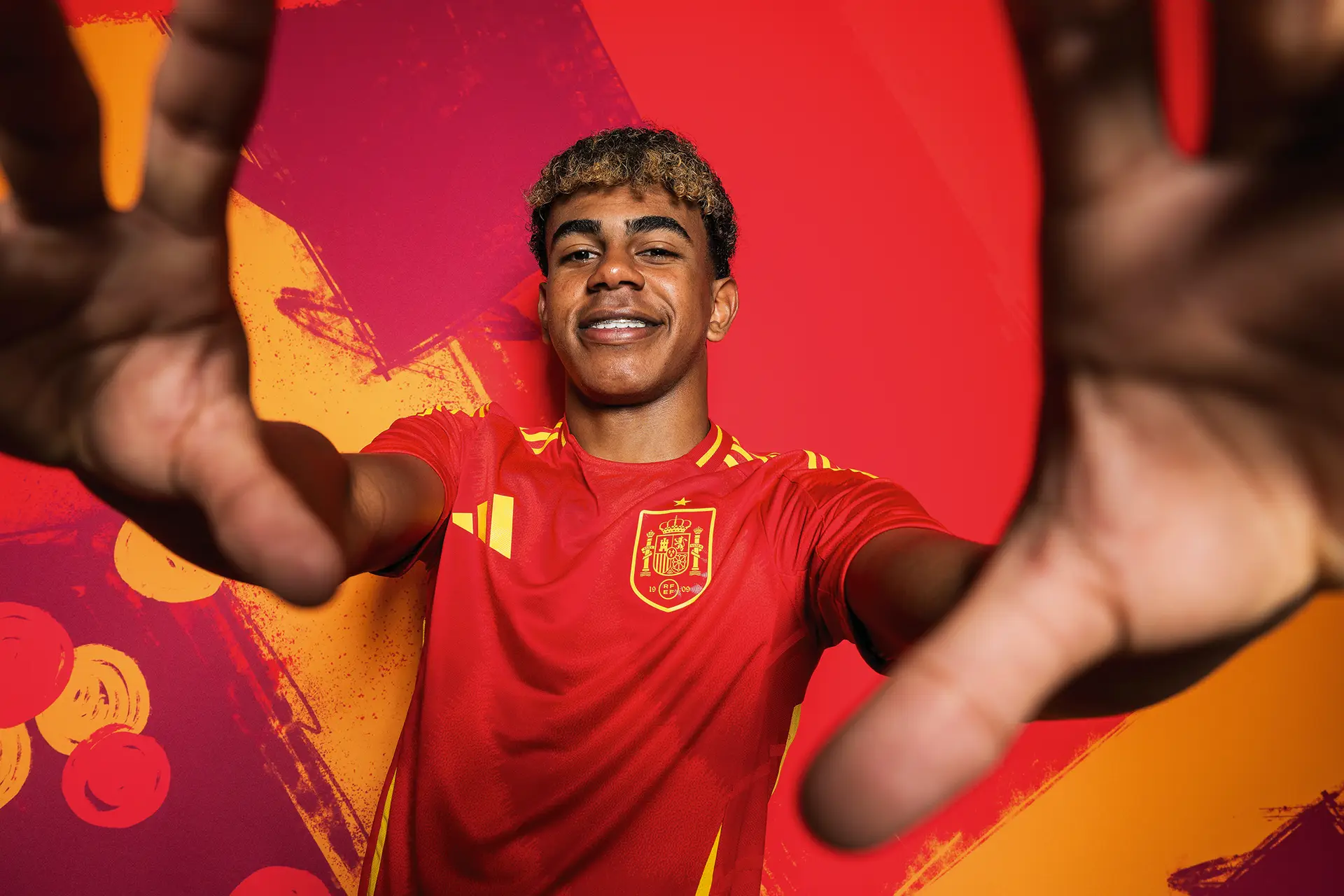 Adolescente, talentoso e espelho de uma Espanha multicultural: perfil de Lamine Yamal, a nova estrela do futebol