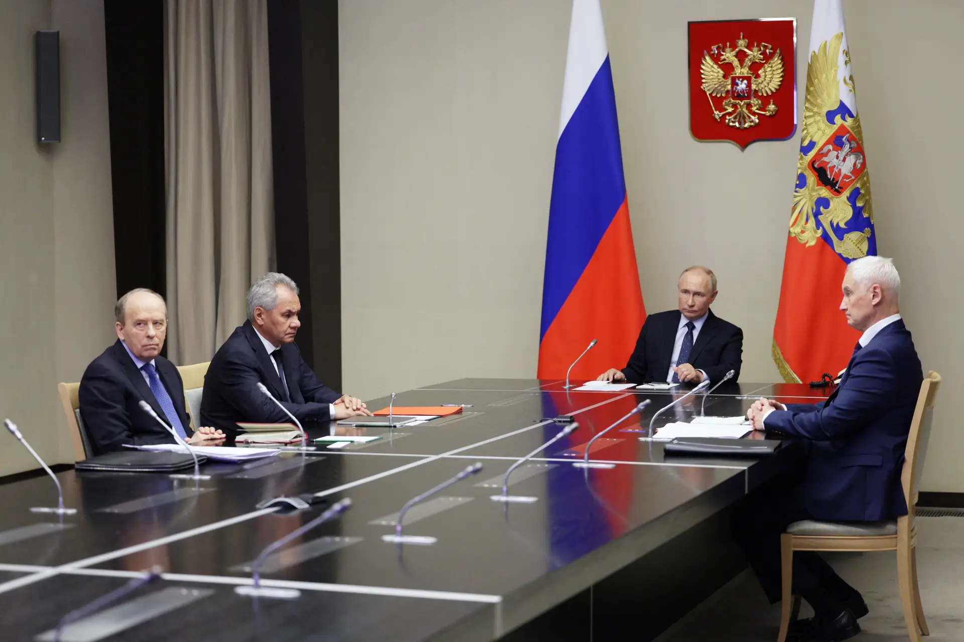Vladimir Putin com principais líderes militares após incursão em Kursk