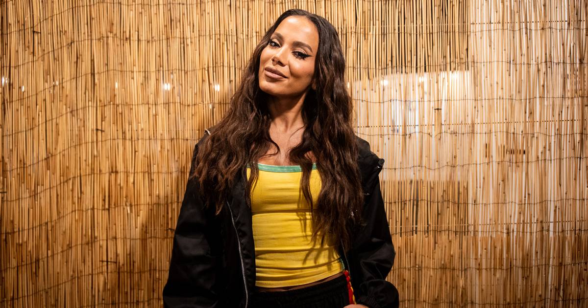 “Se tiver de ter menos sucesso para aproveitar a vida, abro mão de ser a melhor, a maior”: Anitta em entrevista no Festival Sudoeste