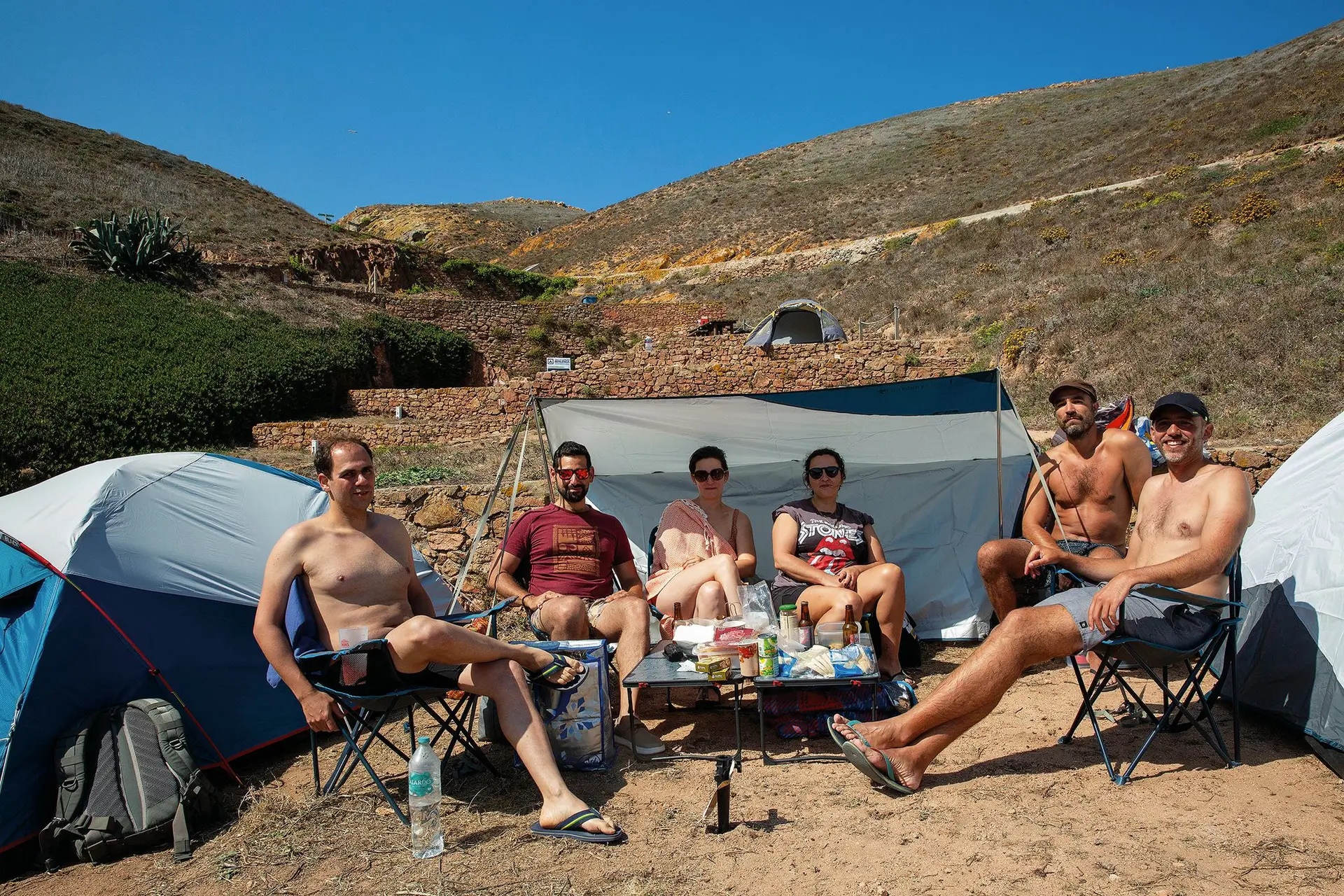 Este grupo de amigos esperou quatro anos para poder cumprir o habitual “retiro psicológico” de “acampamento agreste” na Berlenga