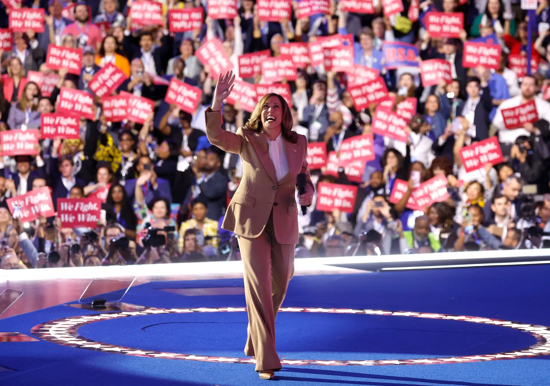 Kamala Harris no primeiro dia da Convenção Nacional Democrata