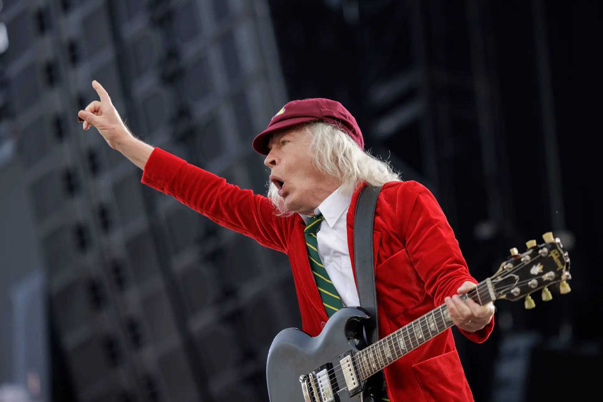 82 mil pessoas e um festim de rock and roll: os vídeos do último ...
