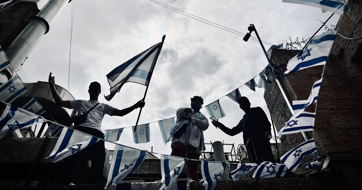 Médio Oriente: Colonos israelitas invadiram mesquita e atacaram fiéis palestinianos