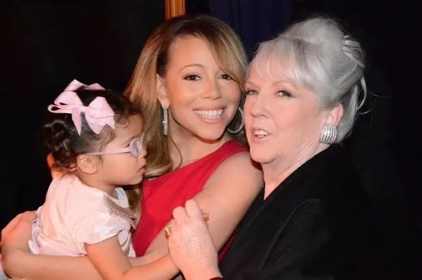 Mãe e irmã de Mariah Carey morrem no mesmo dia
 #ÚltimasNotícias #Portugal