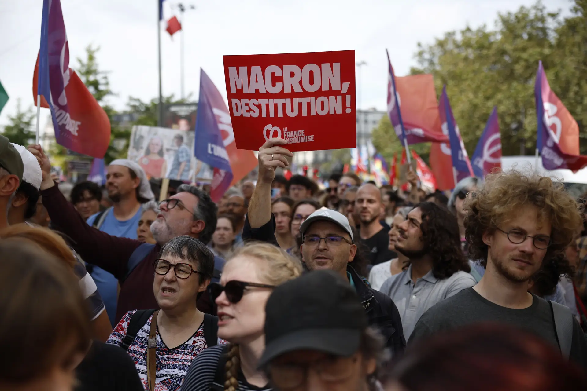 Milhares marcharam nas ruas de Paris