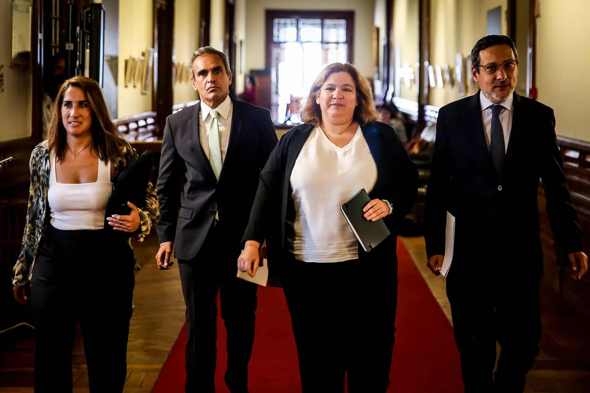 "Aquém", "injusto" e com "falta de ambição": PS critica Orçamento (e volta a adiar decisão final)