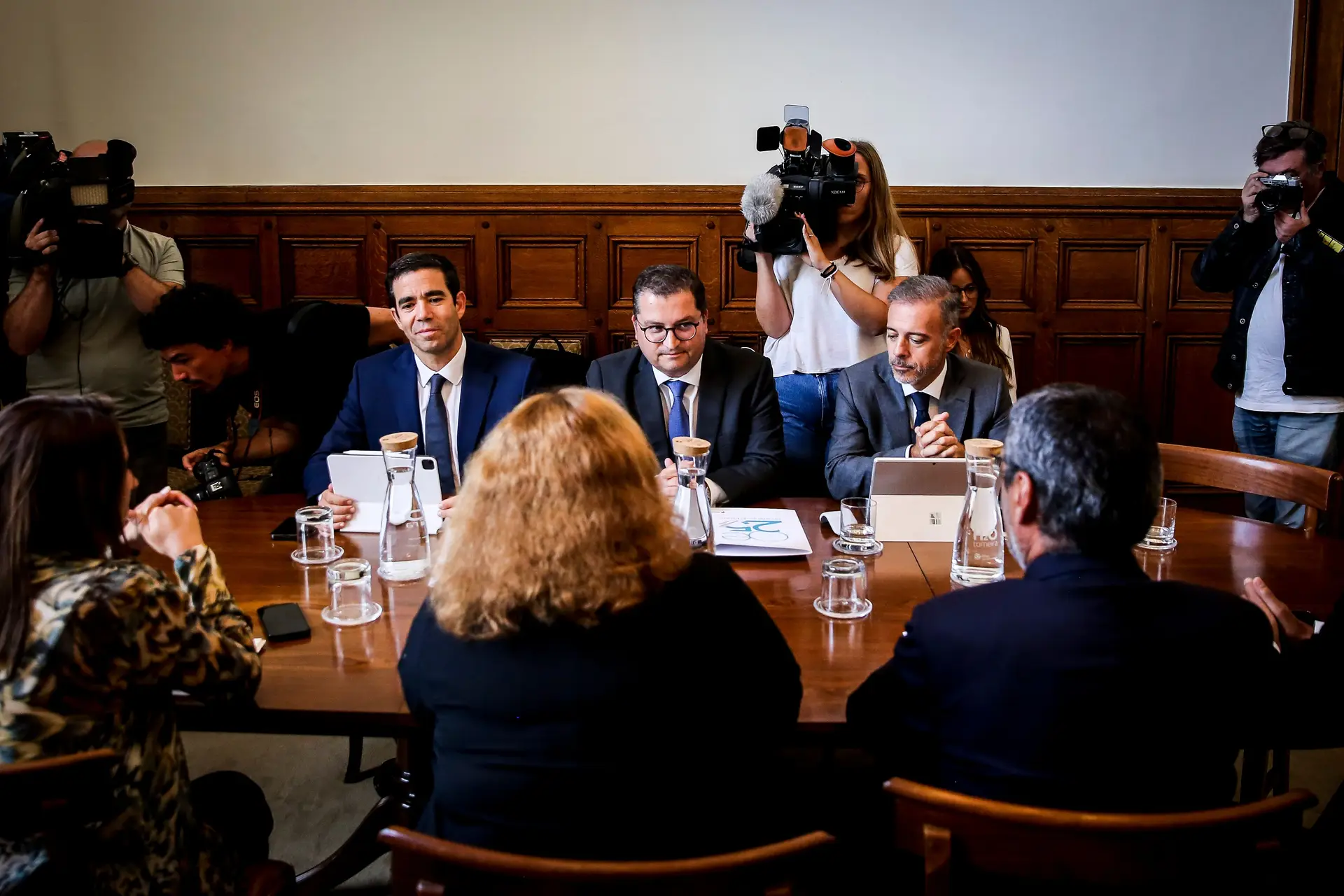 Orçamento 2025: Governo "otimista" não contesta fim das portagens nas ex-SCUT, PS "disponível" pede tempo