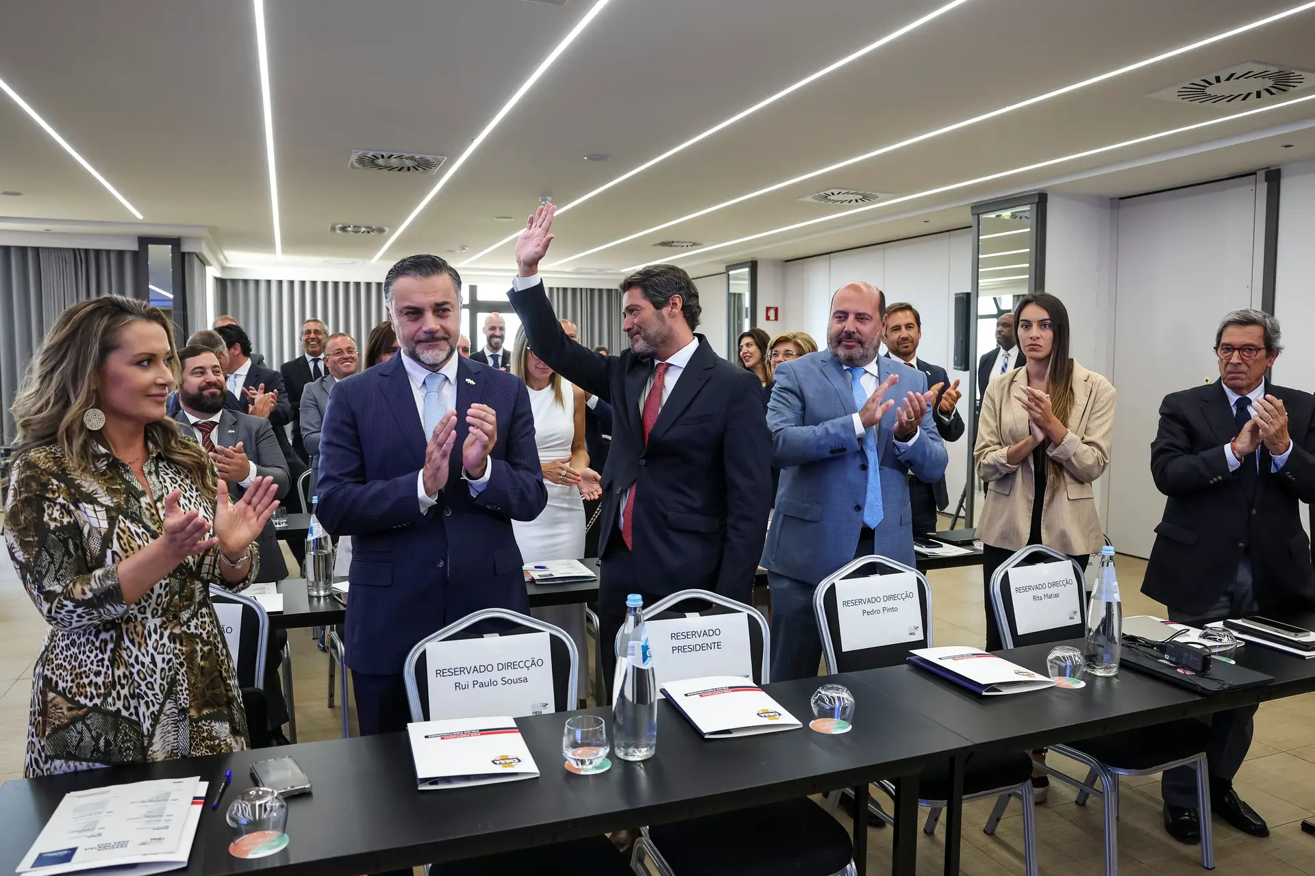 Voto contra o Orçamento? É "muito difícil não ser irrevogável", diz Ventura ao mesmo tempo que admite alinhar em alterações com o PS