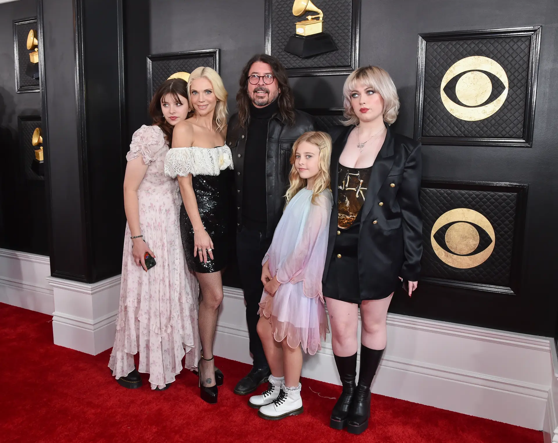 Dave Grohl anuncia que teve filha fora do casamento: “Estou a fazer tudo para voltar a ganhar a confiança da minha mulher”
 #ÚltimasNotícias #Portugal