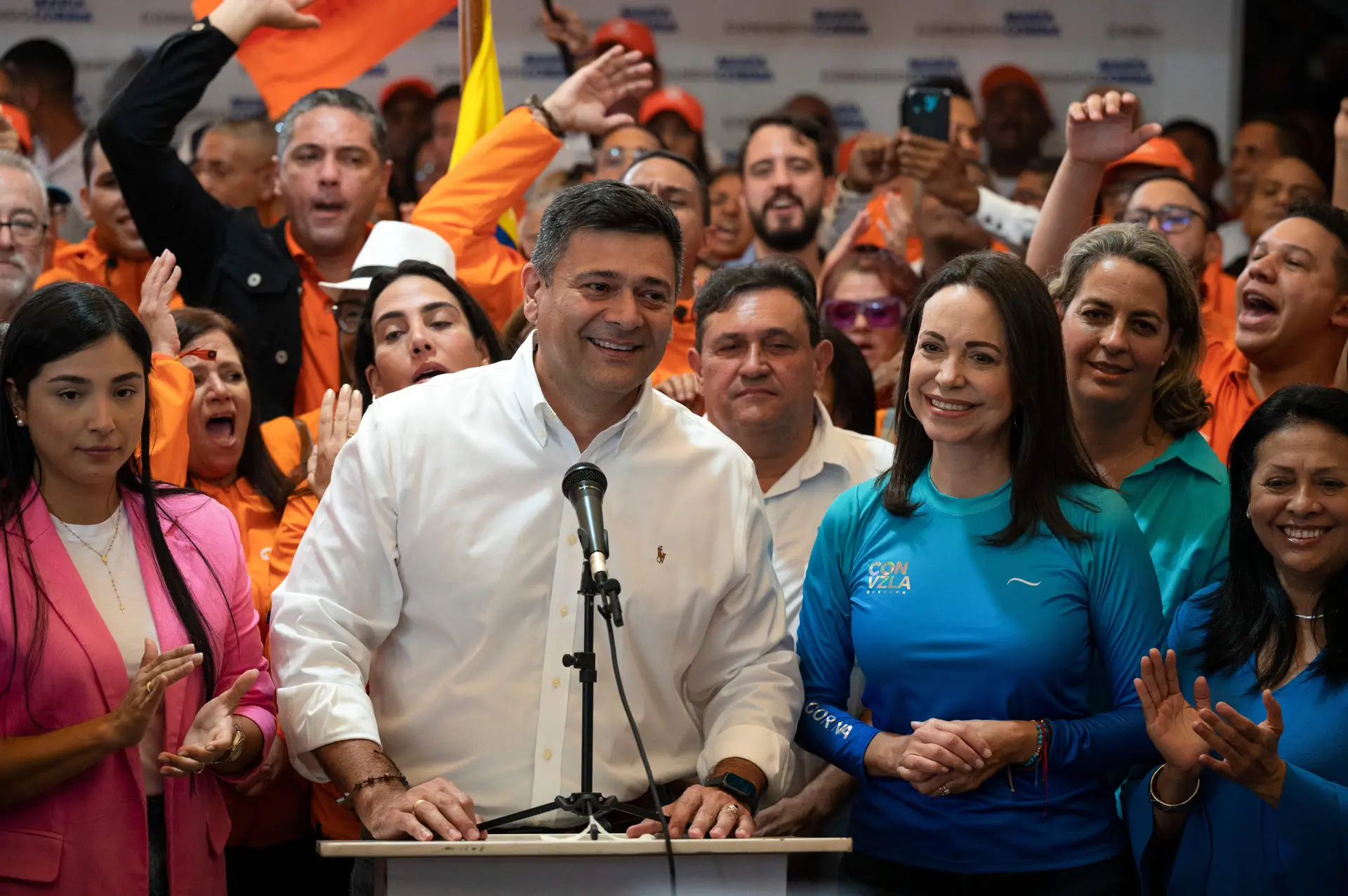 Freddy Superlano com a líder da oposição, Maria Corina Machado
