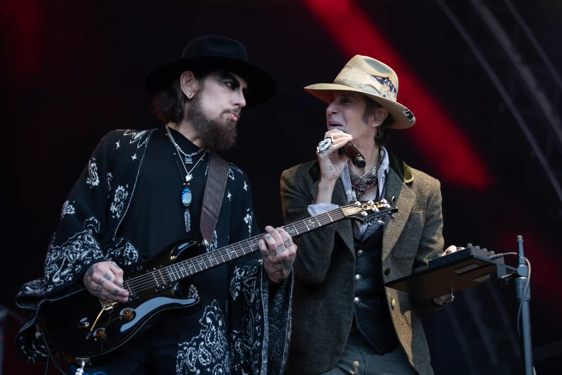 Continua a 'novela' Jane's Addiction: Perry Farrell pede desculpa a Dave Navarro e Howard Stern fura 'embargo' de canção nova